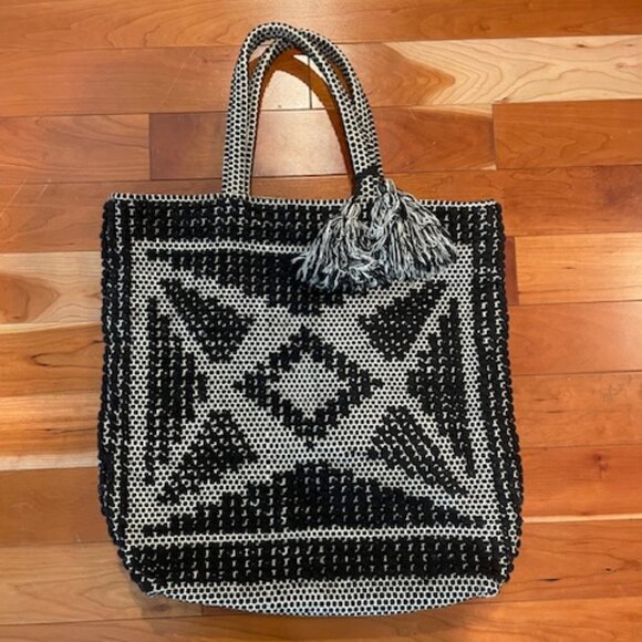 Abercrombie & Fitch Handbags - Abercrombie & Fitch Black Textured Cotton Fully Lined Beach Tote Bag